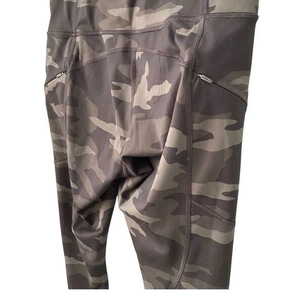 Athleta Camouflage Leggings in Size Medium - Picture 4 of 9